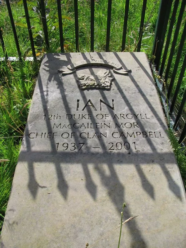 Photo Ian Campbell, 12th Duke of Argyll and Chief of the Clan Campbell--Grave Monument-1