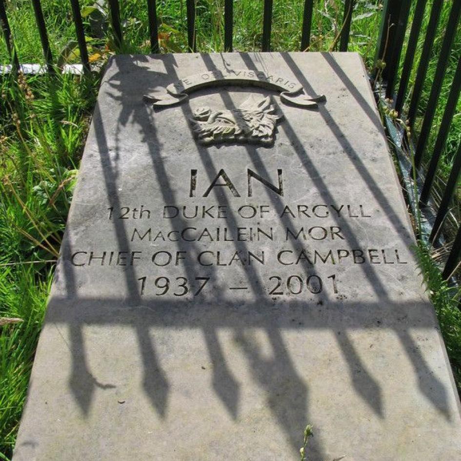 Photo Ian Campbell, 12th Duke of Argyll and Chief of the Clan Campbell--Grave Monument-1